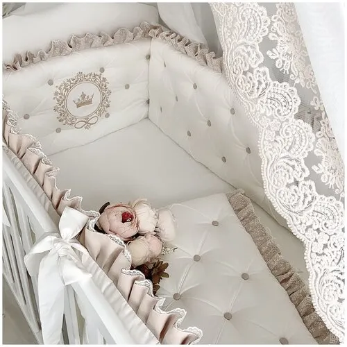 Подушка для новорожденного в кроватку